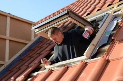 Pose de fenêtres de toit Velux à Azille